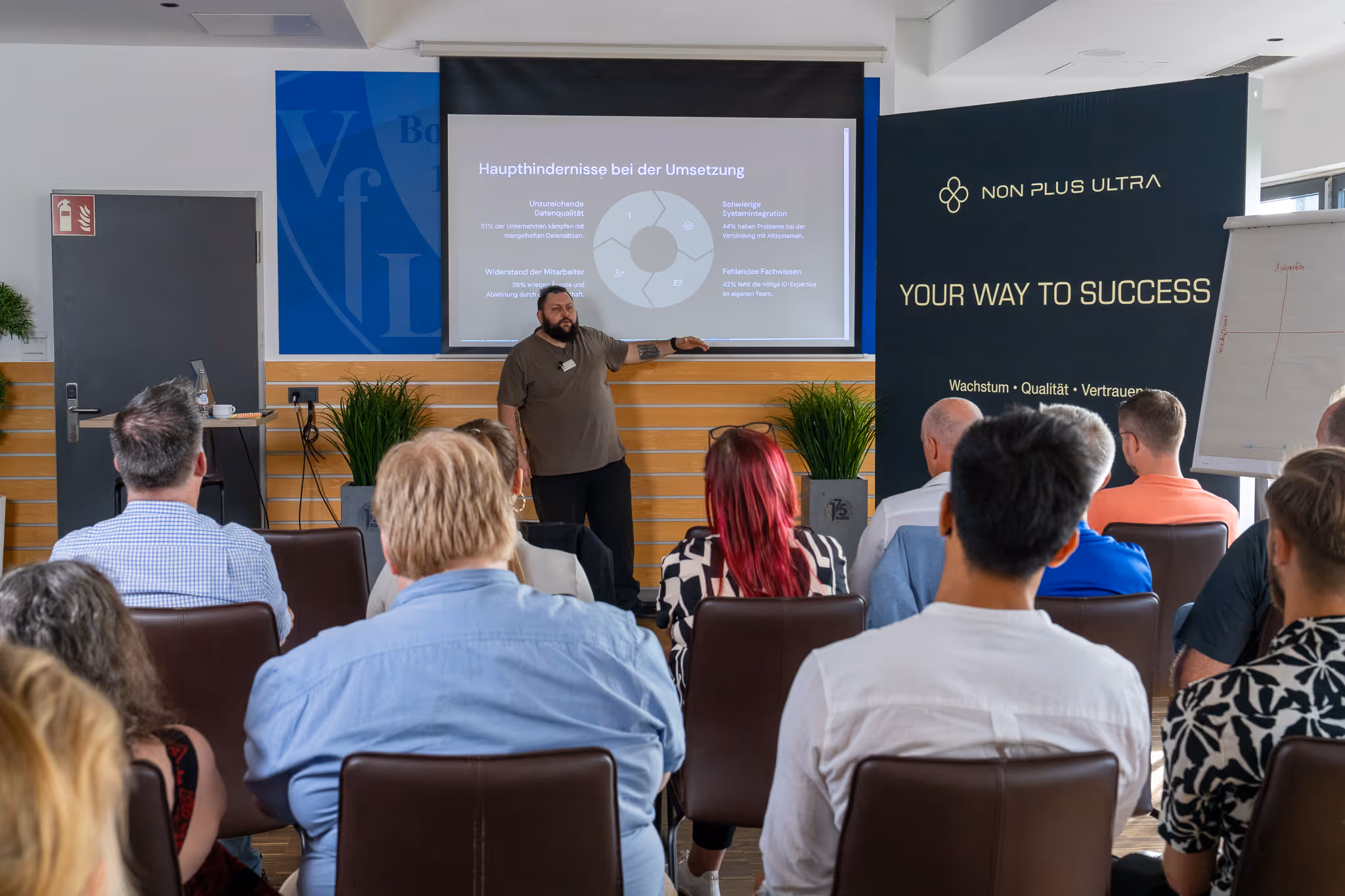 Patrik Garten bei einem Vortrag über KI-Implementierung im Mittelstand