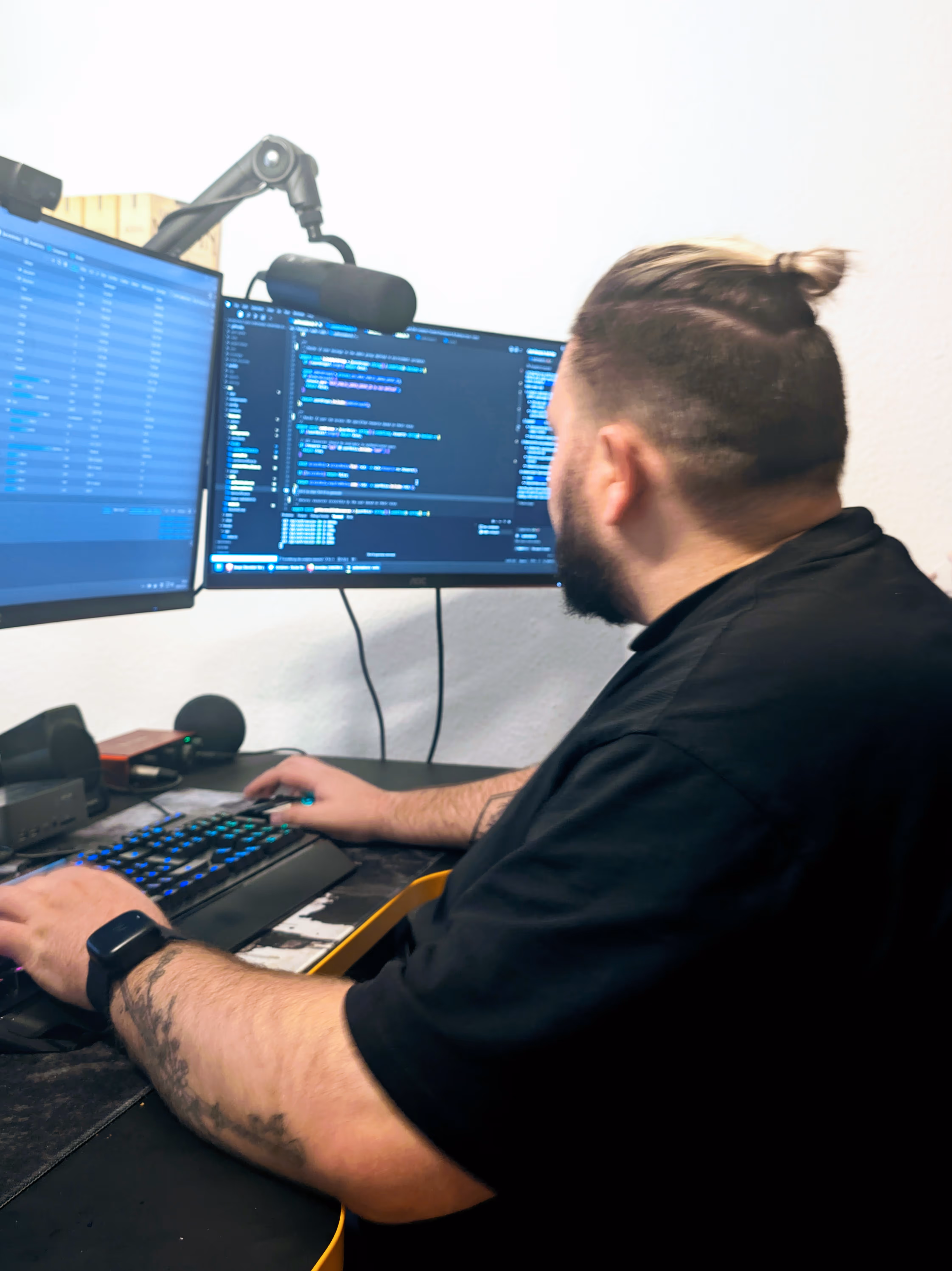 Hands-on Entwicklung: Patrik Garten bei der Arbeit am Code